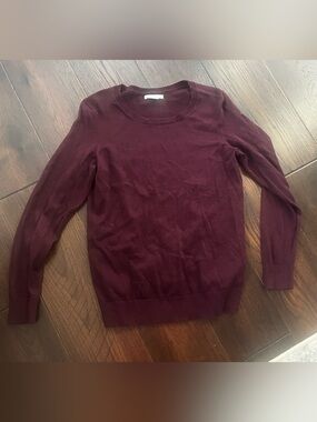 Lightweight crewneck burgandy sweater
